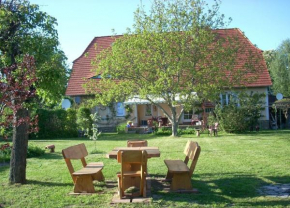 Отель Ferienwohnung Marienkäfer  Лебус